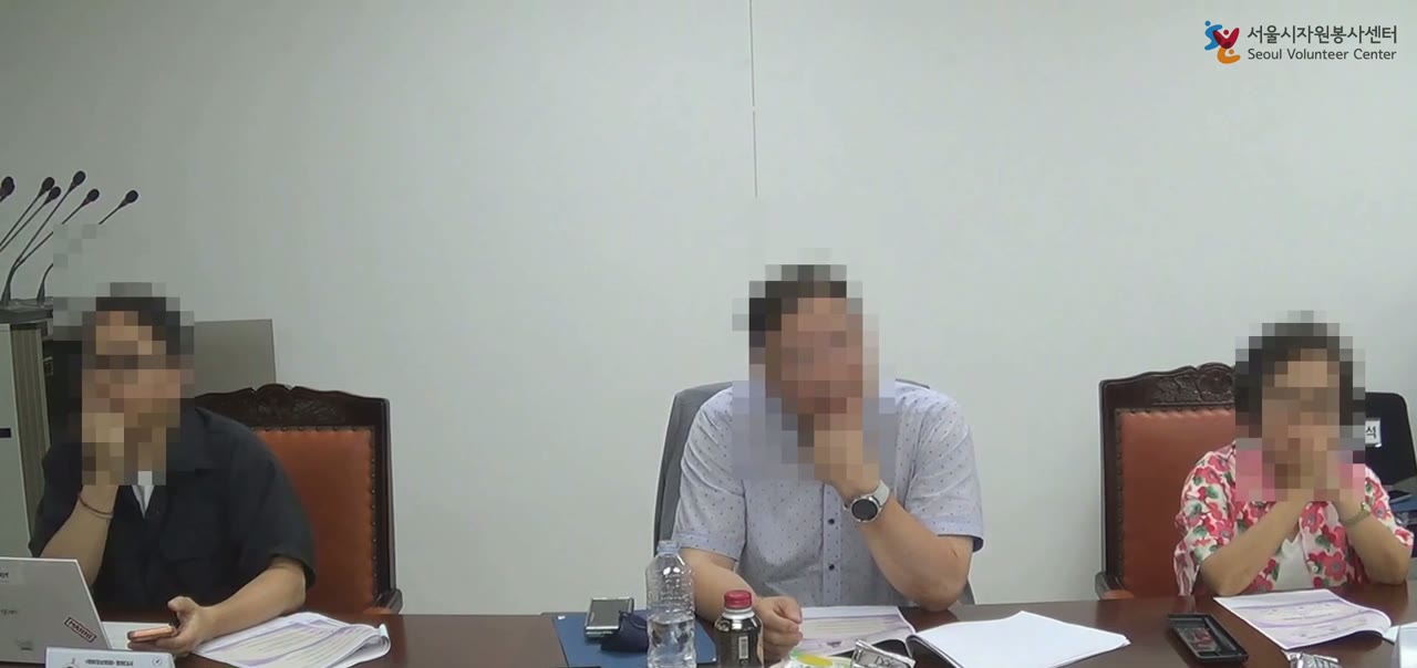 중장년 참가자가 발언하는 모습